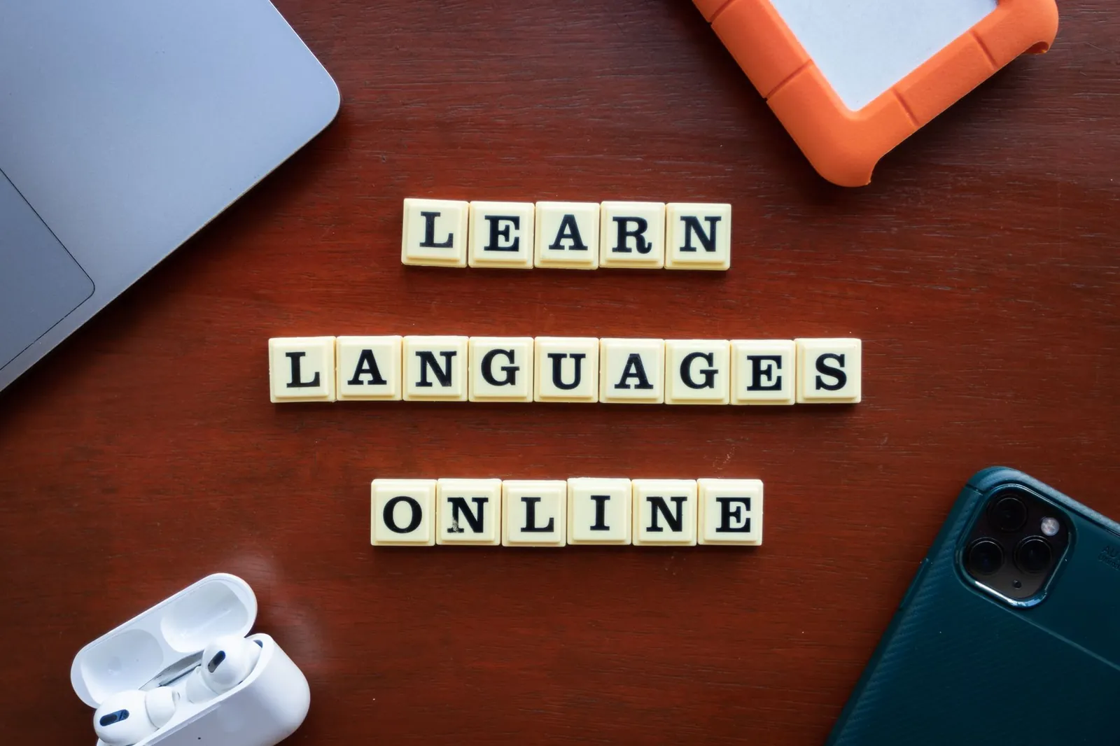 What are free online French and Spanish courses for beginners?